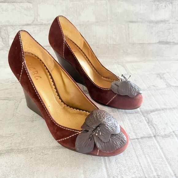 BCBG Paris Nina Brown Suede Wedge Shoes Women’s Vintage Y2K Heels Sz 38 (7.5) - Picture 2 of 7
